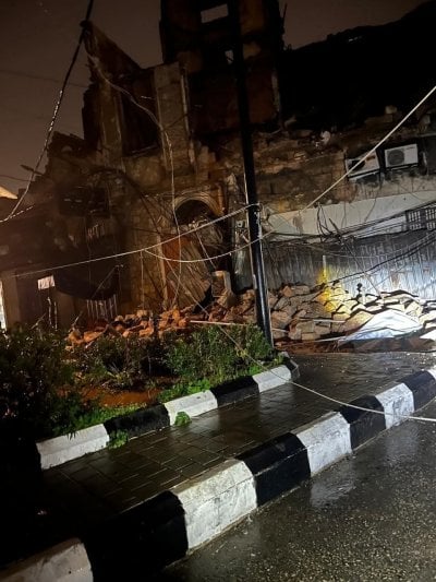 بسبب الامطار الغزيرة... انهيار مبنى في طرابلس 