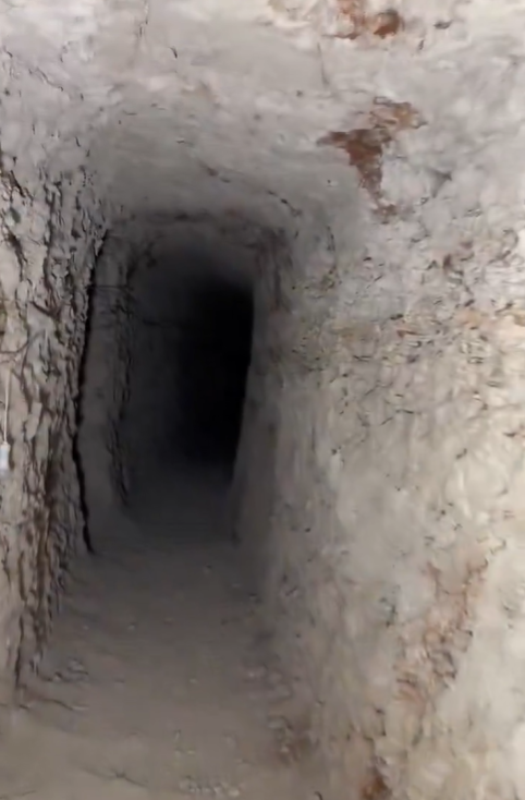 شبكة أنفاق معقّدة… مشاهدٌ تكشف ما حفرته قسد في ريف الرقة