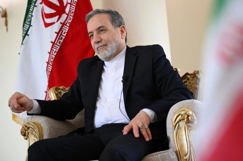 بعد التدخلات الأميركية في الشؤون الإيرانية… عراقجي يتوعّد!