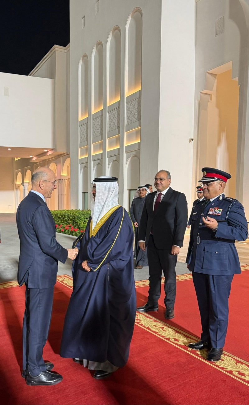 إشارات جديدة في العلاقات الخليجية… الحجار يصل إلى البحرين!