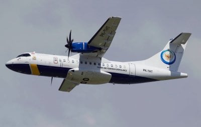 مصير 11 شخصًا معلّق… العثور على حطام طائرة إندونيسية