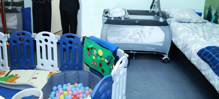 غرفة صغيرة في مواجهة واقع كبير... حقوق تصطدم بجدران السجون وبادرة أمل!