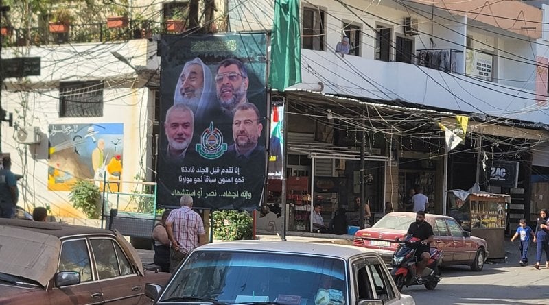 تصعيد في مخيم البداوي... عائلة "أبو النار" تغلق الشارع الرئيسي