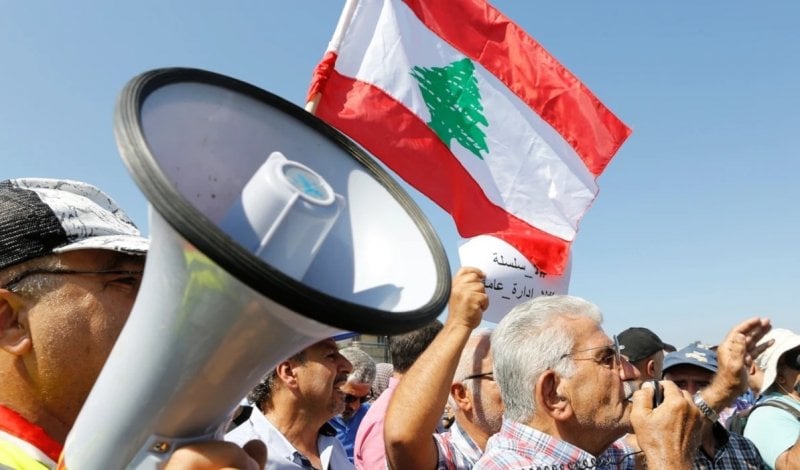 رفضًا لتجاهل الحكومة ومماطلتها… موظفو الإدارة العامة يصعّدون