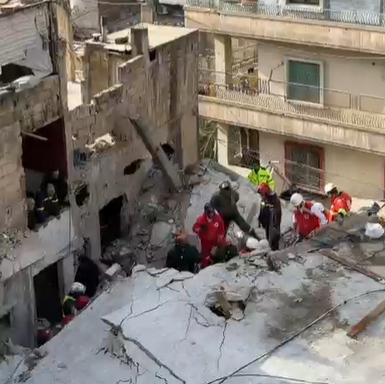 غضب في طرابلس على نوابها وبلديتها...تفاصيل من قلب حادثة انهيار مبنى القبة!
