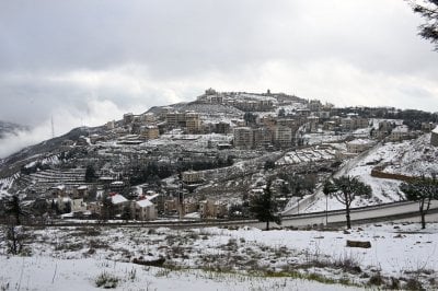 بسبب تراكم الثلوج… إليكم الطرقات المقطوعة