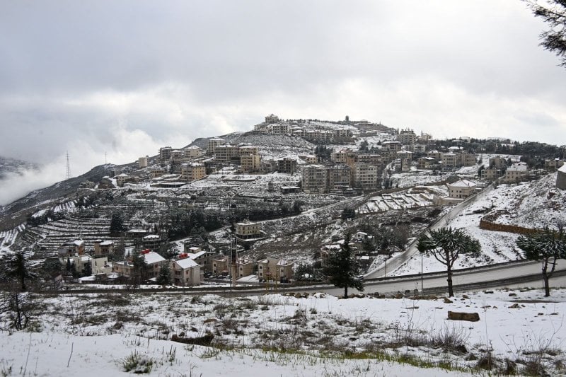 بسبب تراكم الثلوج… إليكم الطرقات المقطوعة