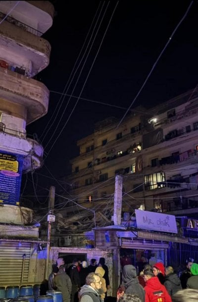 بعد كارثة انهيار مبنى في طرابلس… عون يواكب عمليات الإنقاذ ويطلب فتح تحقيق
