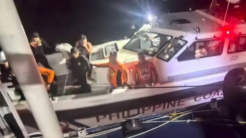 كارثة إنسانية في الفلبين... قتلى وعمليات إنقاذ واسعة بعد غرق عبارة