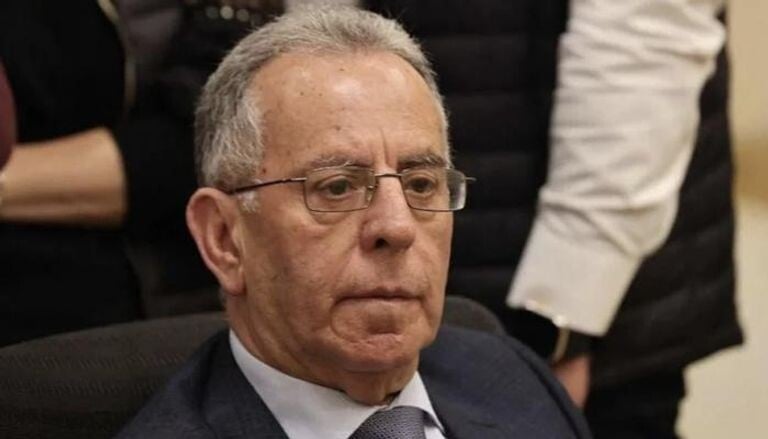 بعد تداول أخبار عن التحقيق مع السنيورة في منزله بقضية "أبو عمر"… بيان من الحجار!