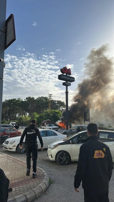 غارة إسرائيلية تستهدف سيارة في مدينة صور (فيديو)