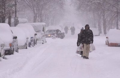 العاصفة الثلجية تشتدّ… ترامب يعلن حالة الطوارئ في 10 ولايات