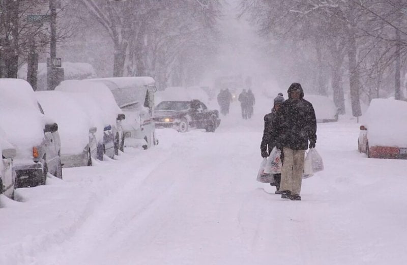العاصفة الثلجية تشتدّ… ترامب يعلن حالة الطوارئ في 10 ولايات