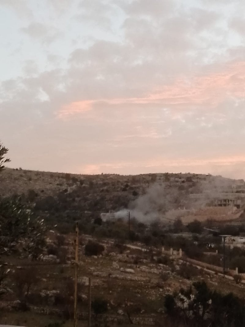 بعد غارة صور... إسرائيل تستهدف منزل في بلدة عيترون (صورة)