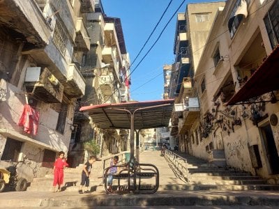 شبح الانهيارات يلاحق طرابلس… إخلاء مبنى جديد في ضهر المغر (فيديو)