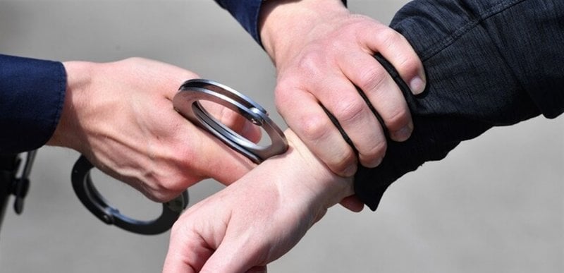 بزّة مزيّفة وانتحال صفة… الأمن العام يوقف 