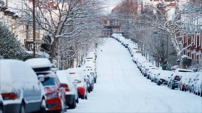 الطقس يربك الولايات المتحدة: آلاف الرحلات تُلغى وولايات تعلن الطوارئ