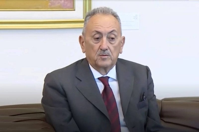 سيمون كرم: “لست يوسف رجي لأبرّر للإسرائيلي”… وحزب الله “يمنح الذريعة” لاستمرار الاعتداءات