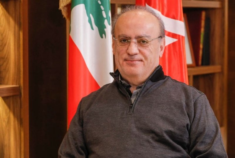 "الخداع حرام"… وهاب يدافع عن العسكر والموظفين