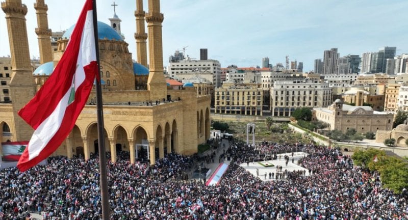 المستقبل يستيقظ.. والسياسة تترقب