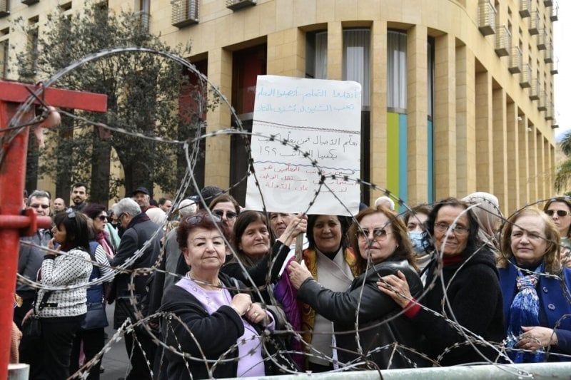 بين الاعتصام والاعتداء… نقابة المعلمين تطالب بتحقيق شفاف
