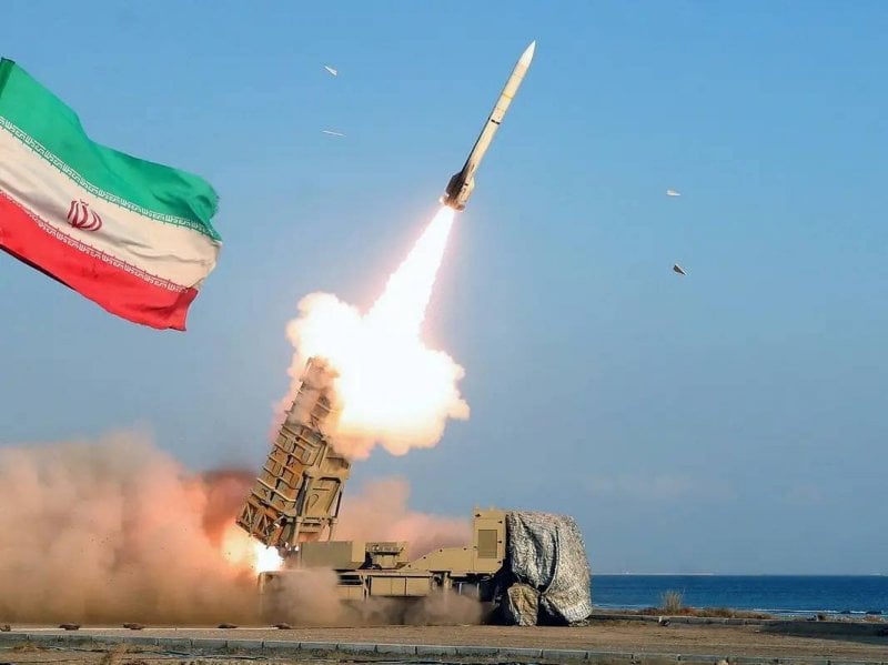 مناوراتٌ في هرمز... ورسالة من طهران: لن نبدأ الحرب ولكن!