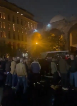 الأمور خرجت عن السيطرة… العسكريون المتقاعدون على أدراج مجلس النواب (فيديو)