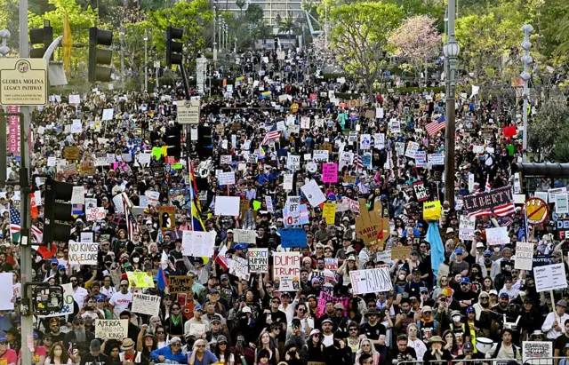 اعتقالات في مانهاتن… متظاهرون يقتحمون فندقاً احتجاجًا على إيواء ضباط هجرة