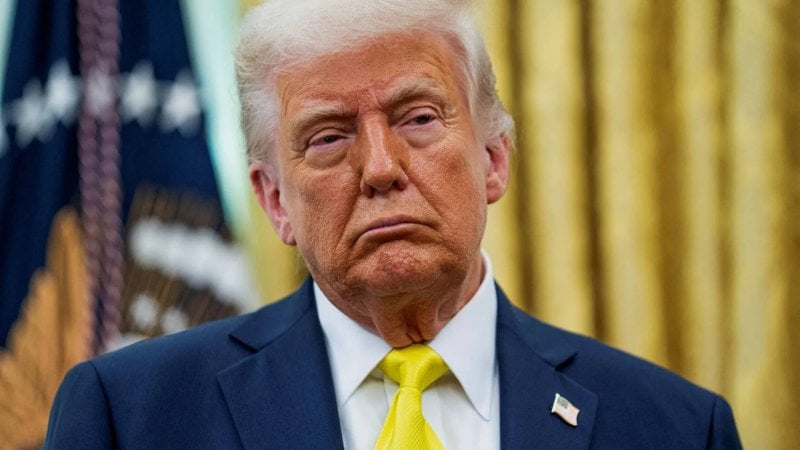 تصعيد غير مسبوق... ترامب يطالب هارفارد بمليار دولار