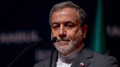 عراقجي يسخر من مطالب واشنطن: حماة الخليج ومضيق هرمز نحن