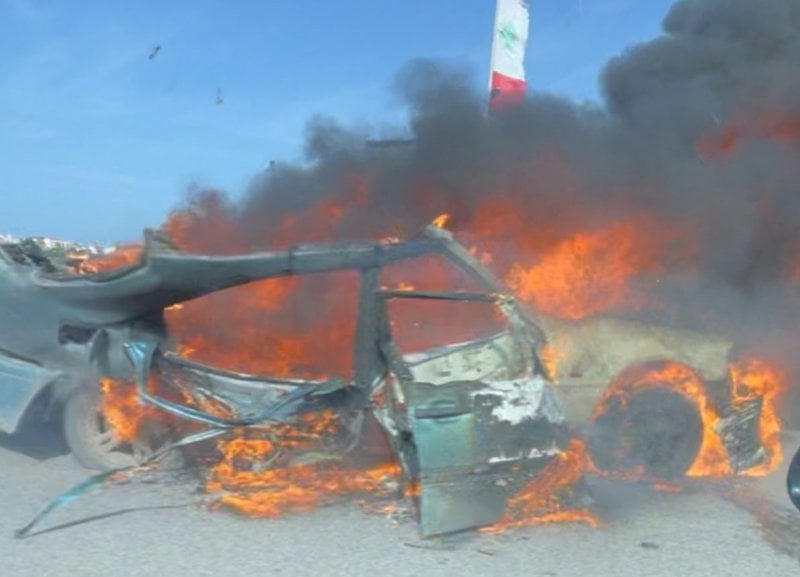 شهيد في غارة إسرائيلية استهدفت سيارة على طريق الأنصارية (فيديو)