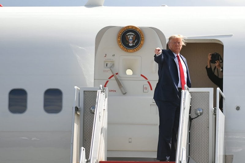 ترامب يكشف أسرار رحلاته الجوية… لا نوم في الجو ومراقبة دائمة