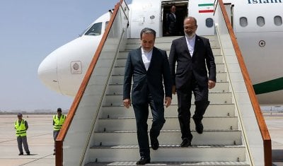 مسقط تفتح باب الدبلوماسية… واشنطن وطهران تطلقان الجولة الأولى من المفاوضات النووية