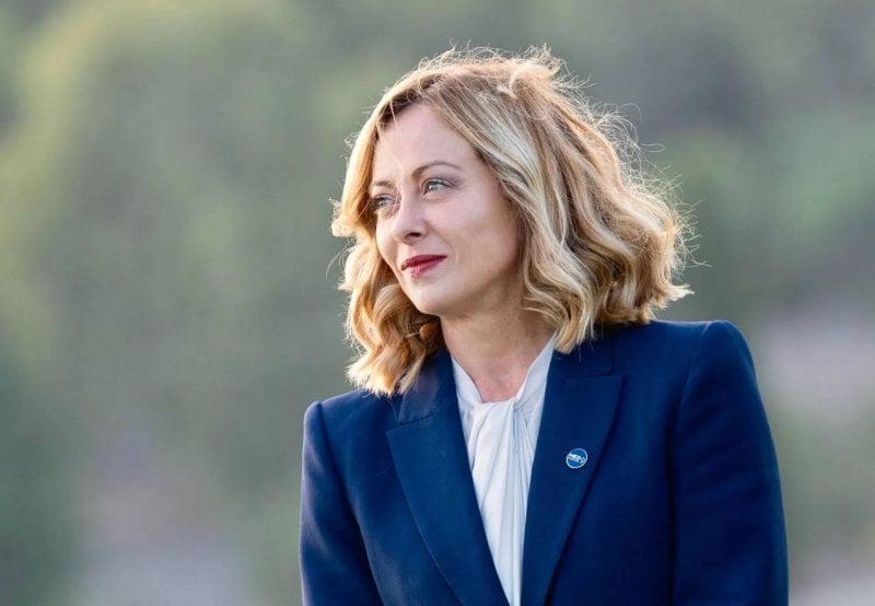 "الملاك الذي يشبه ميلوني"… جدارية روما تحت المجهر