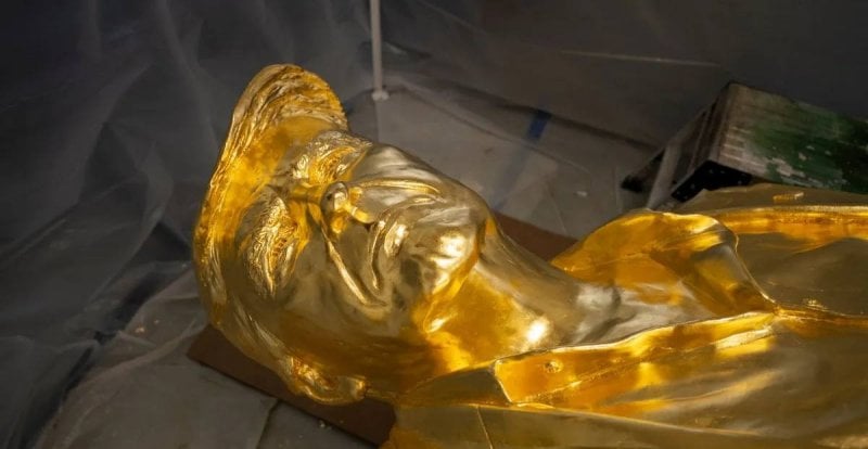 تمثال ترامب الذهبي عالق… نزاع مالي يجمّد المشروع