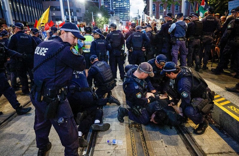 احتجاجات فلسطين تهزّ سيدني والشرطة تتدخل بالقوة