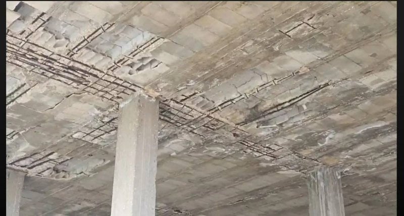 تشققات خطِرة في مبنى سكني… وبلدية القلمون تطلب الإخلاء