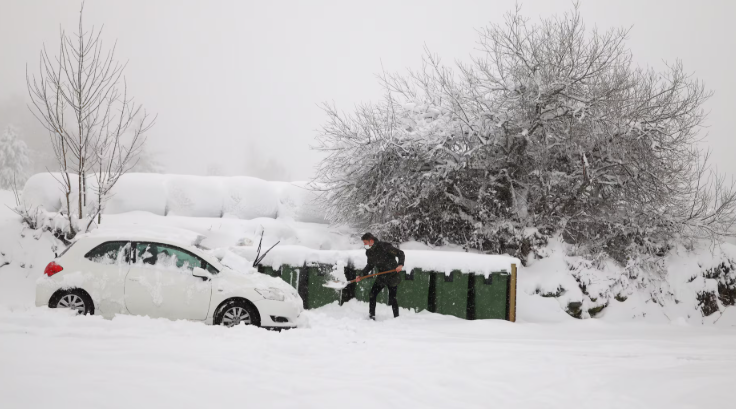 الطقس ينقلب مجددًا… ثاني أعلى تحذير من العواصف في إسبانيا والبرتغال