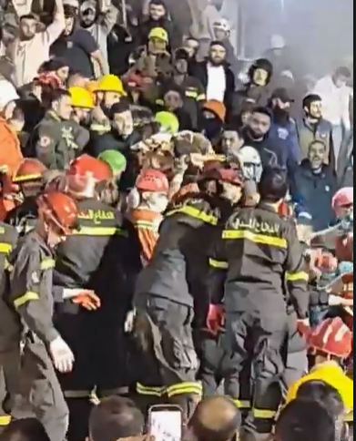 لحظة أمل من تحت الأنقاض… إنقاذ شخص حيّ في التبانة (فيديو)