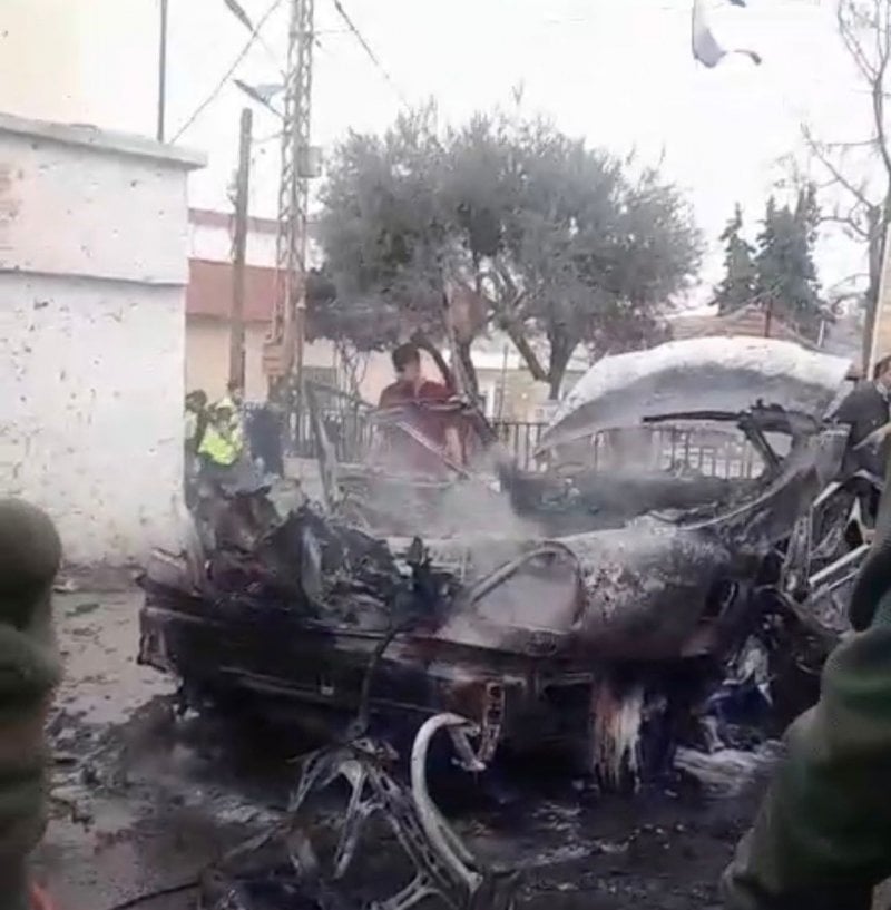 بعد الغارة الإسرائيلية التي استهدفت سيارة في يانوح… إليكم هوية الشهداء (صورة)