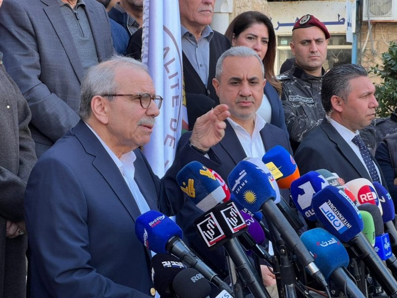 "الدولة حاضرة لتغيير الواقع"... سلام يكشف ثلاثة محاور لتمويل الجنوب (فيديو وصور)