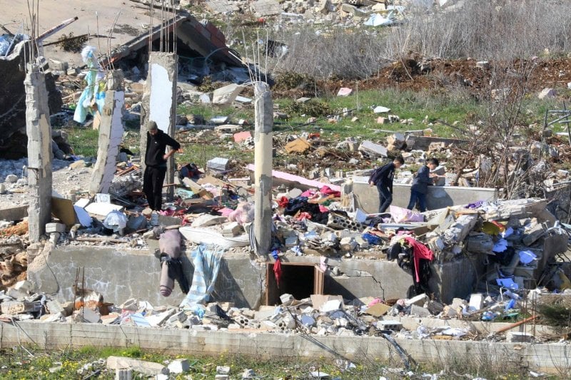 بعد محاصرتهم بمسيّرة إسرائيلية… "الجيش" يُخرج شابين من محيط جبانة عيتا الشعب