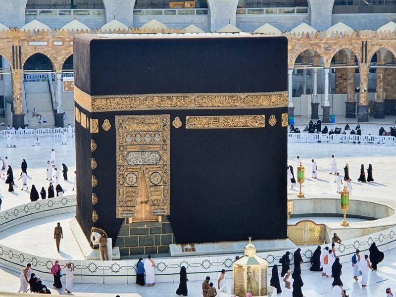 صورة ورسائل وشحنة غامضة… ستار الكعبة يدخل أخطر ملفات إبستين