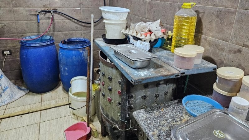 مخالفات تهدّد السلامة العامة… إقفال محلَّين لبيع الدجاج جنوباً