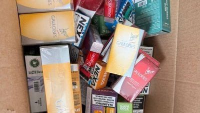 عمليات متزامنة للريجي… دهم وضبط تبغ مهرّب ومزوّر في مناطق عدّة (صور)