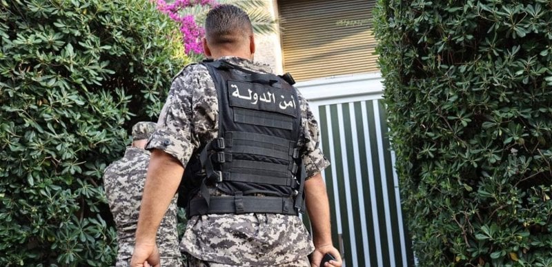 محاولة تهريب موقوف بالقوة تسفر عن سقوط مواطن… و"أمن الدولة" يفتح تحقيقًا