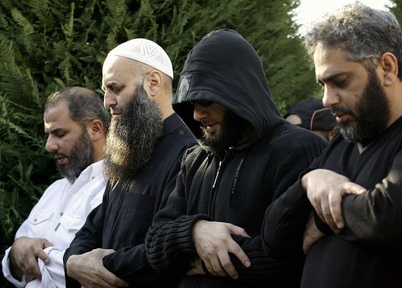 الأسير يُبرّىء فضل شاكر: لم يشارك في أحداث عبرا
