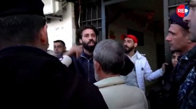 القبة على حافة الإنفجار... مواجهة بين سكان مبنى آيل للسقوط والقوى الأمنية! (فيديو)
