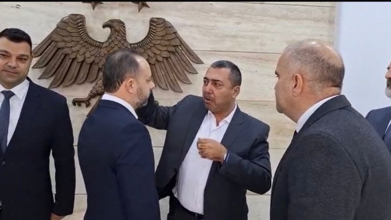 لبنان وسوريا على خط تفاوض صعب... لا تراجع واحتجاجات المصنع مستمرة