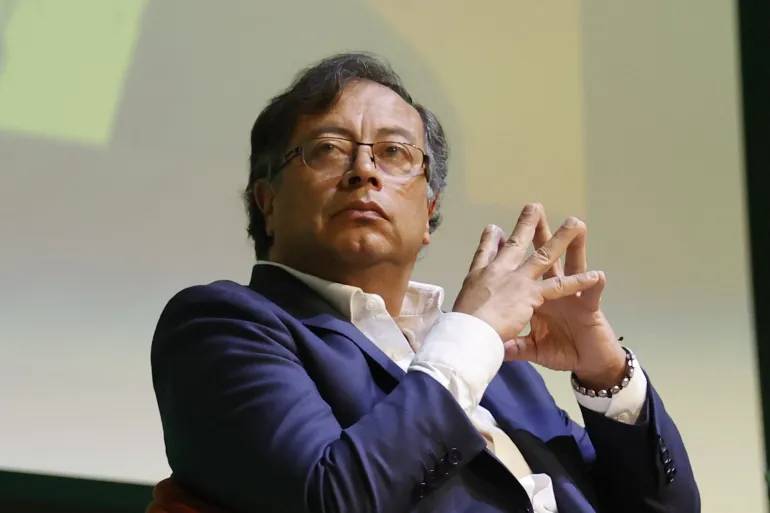 "حلّقنا ساعات هربًا من القتل”...  رئيس كولومبيا يتعرض لمحاولة اغتيال